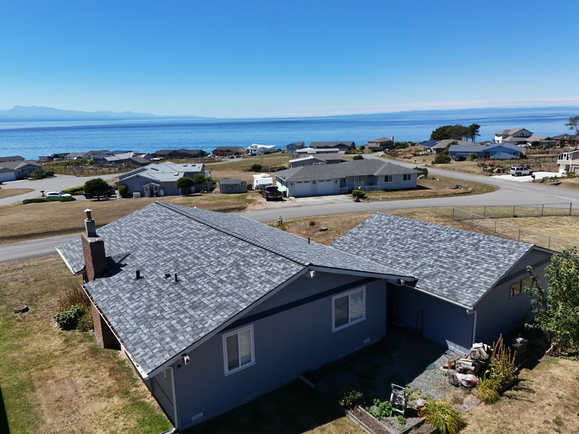 Completed residential roof replacement by Blitz Roofing LLC in the greater Lynnwood, WA area