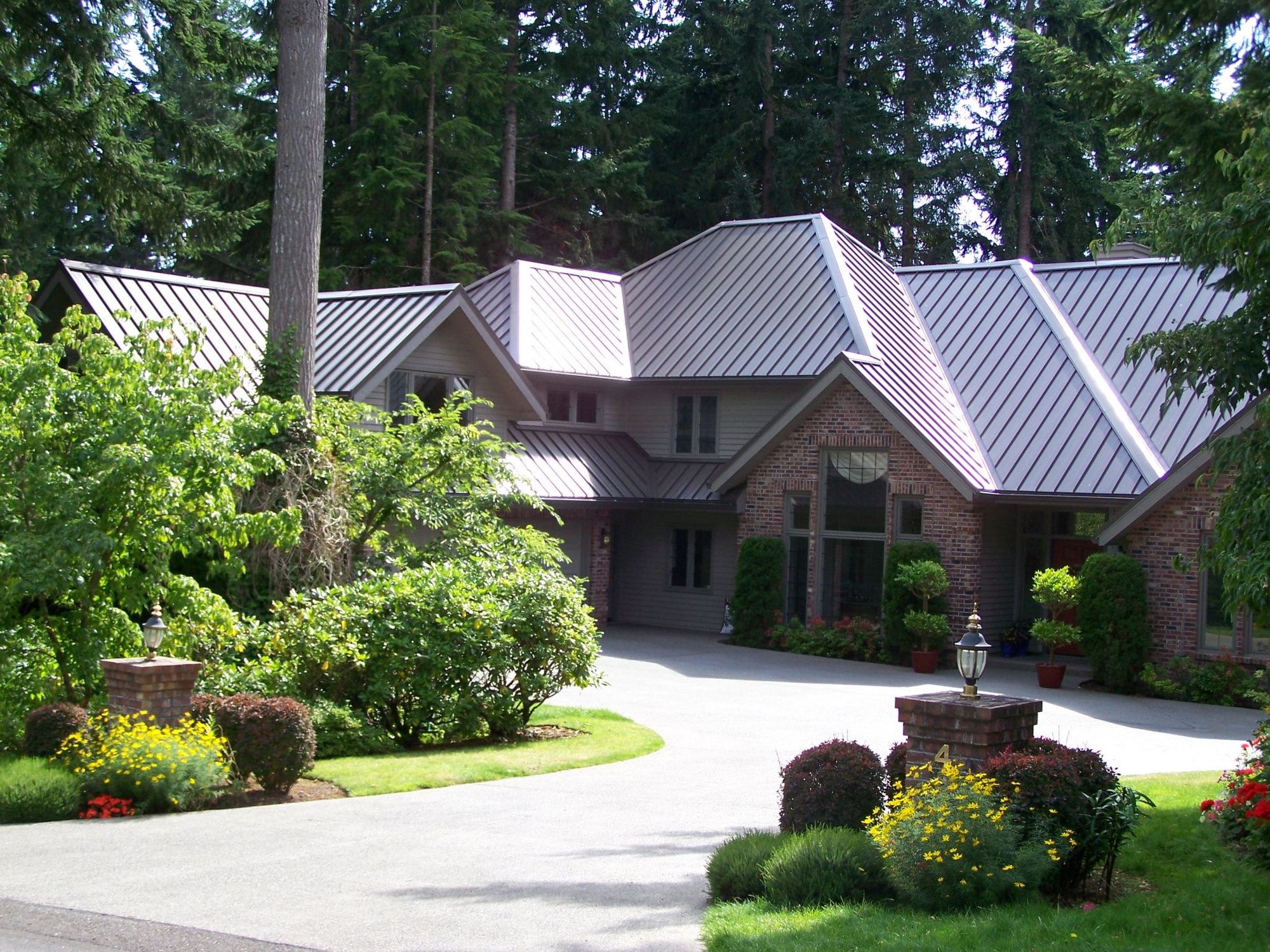 Beautiful standing seam metal roof installed by Blitz Roofing LLC on a Pacific Northwest home near Lynnwood, WA
